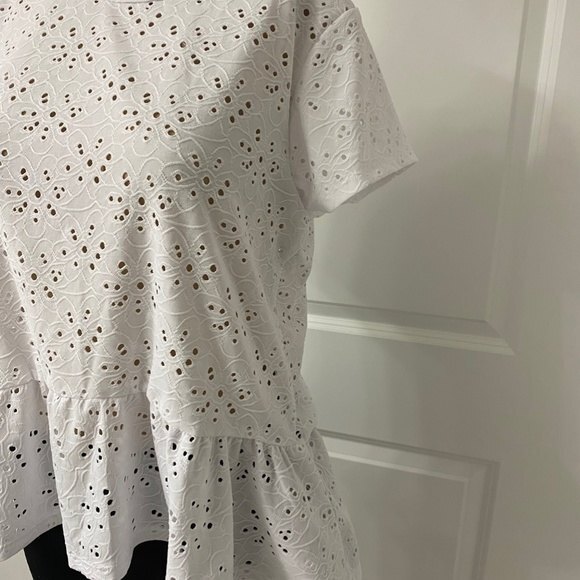 Nanette Lepore Eyelet Peplum Short Sleeve Top. White. Small. Girly Glam, Twee - Picture 4 of 10